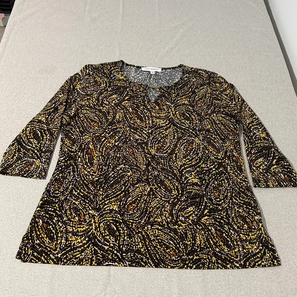 Emily Daniel’s Elegant Brown and Gold Swirl Tunic Top SZPM. - Picture 13 of 14